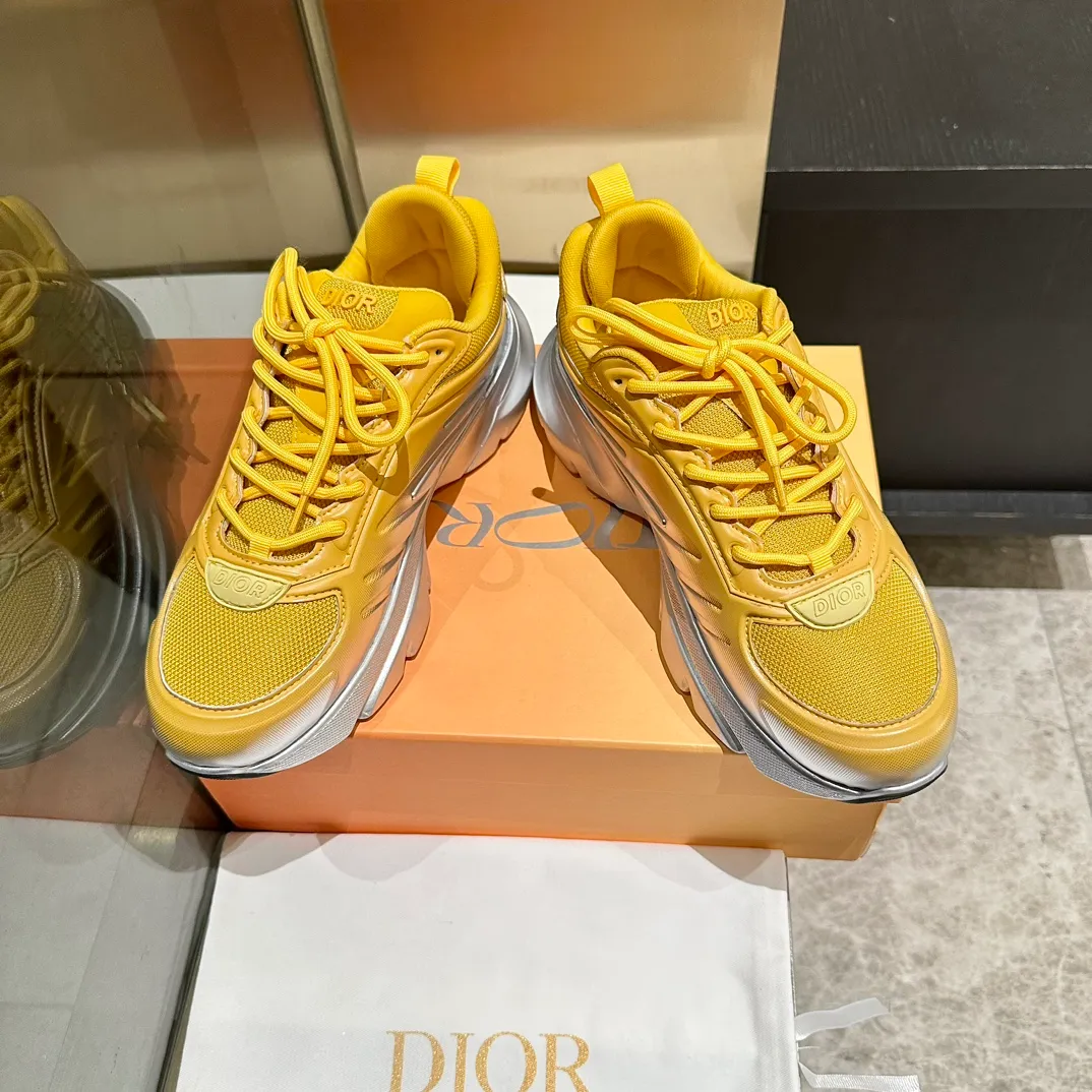p680🐮🐮New to the Dior collection, these C'est Dior sneakers make a bold and stylish statement. Carefully crafted, the letters C and D are displayed on the sides of the upper for style, and the details add a touch of elegance. The lightweight two-tone Dior sole offers exceptional comfort and sporty appeal. Can add a stylish touch to any casual look. Christian Dior Paris signature on the tongue and sole. Two-tone notches feature Christian Dior's lucky star symbol. Women’s size 35-40, men’s size 38-45